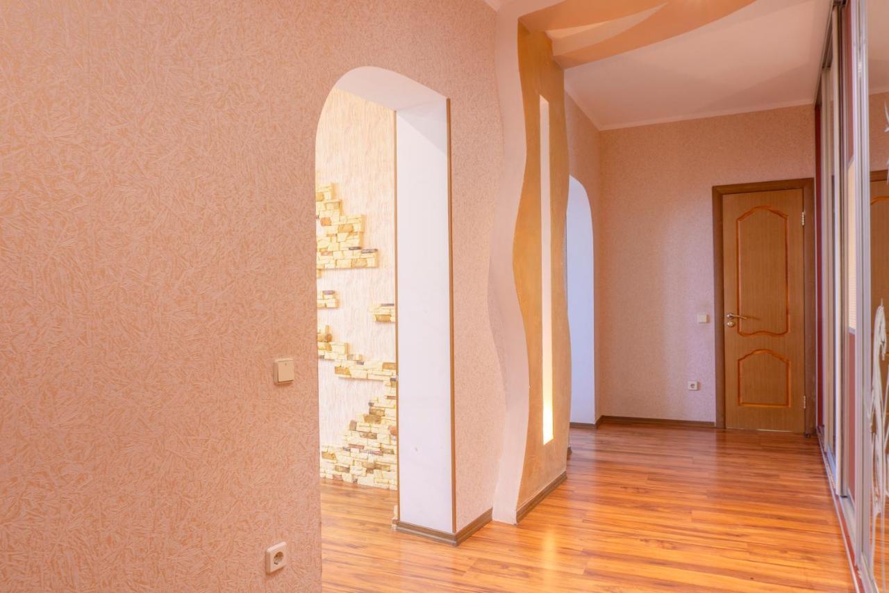 Big Studio Apartment Near River Mall Kijów Zewnętrze zdjęcie